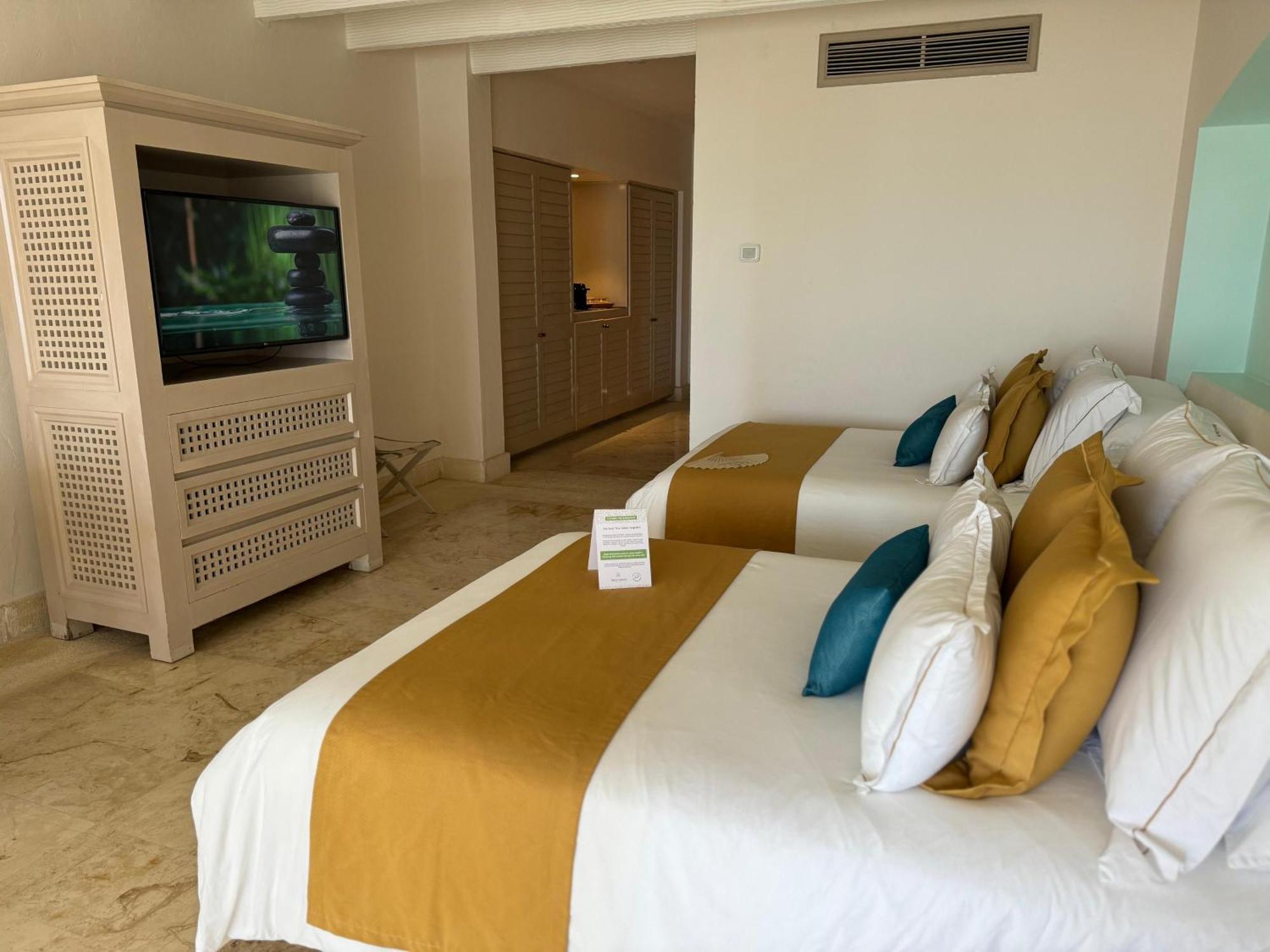 Hotel Tres Vidas Acapulco Barra Vieja Bagian luar foto